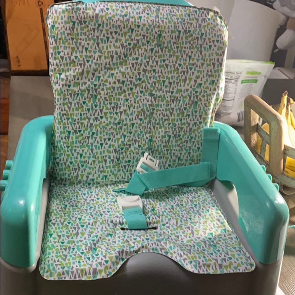 Booster seat for the kitchen table